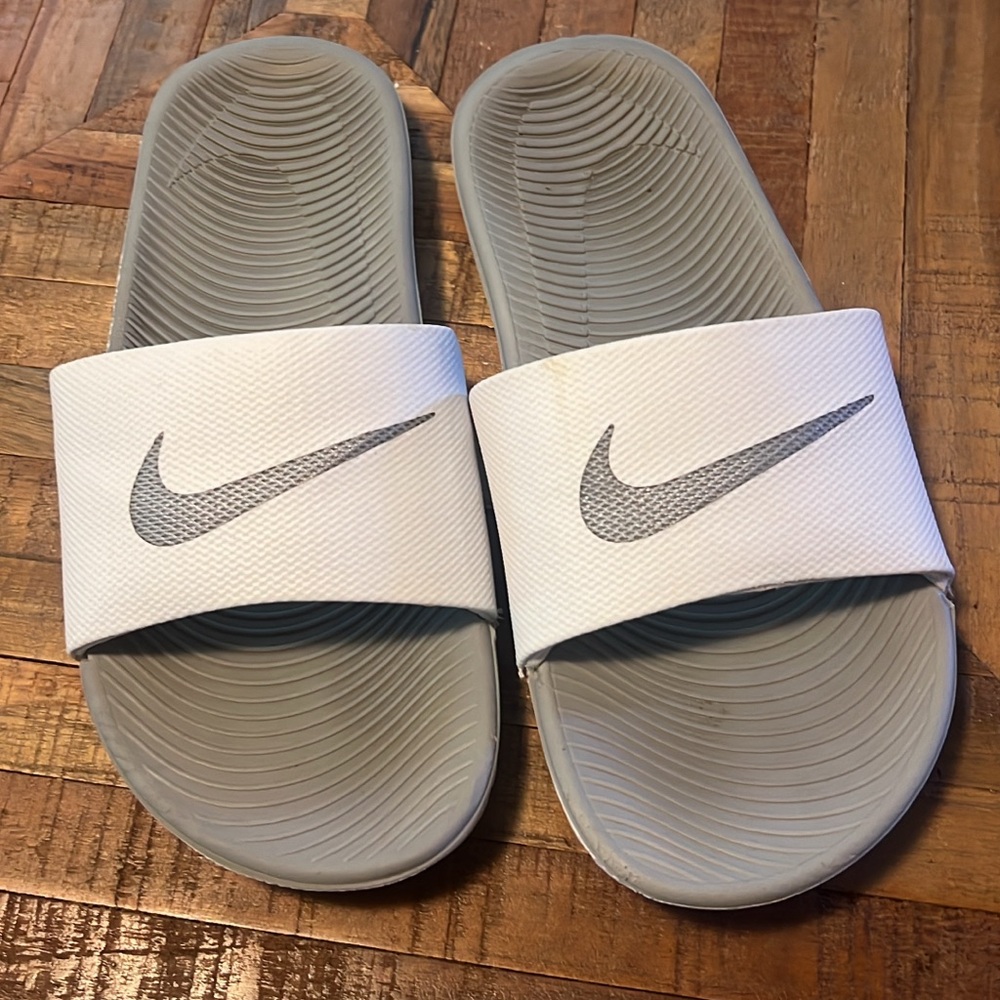 Women’s Nike Kawa Slide - size 6